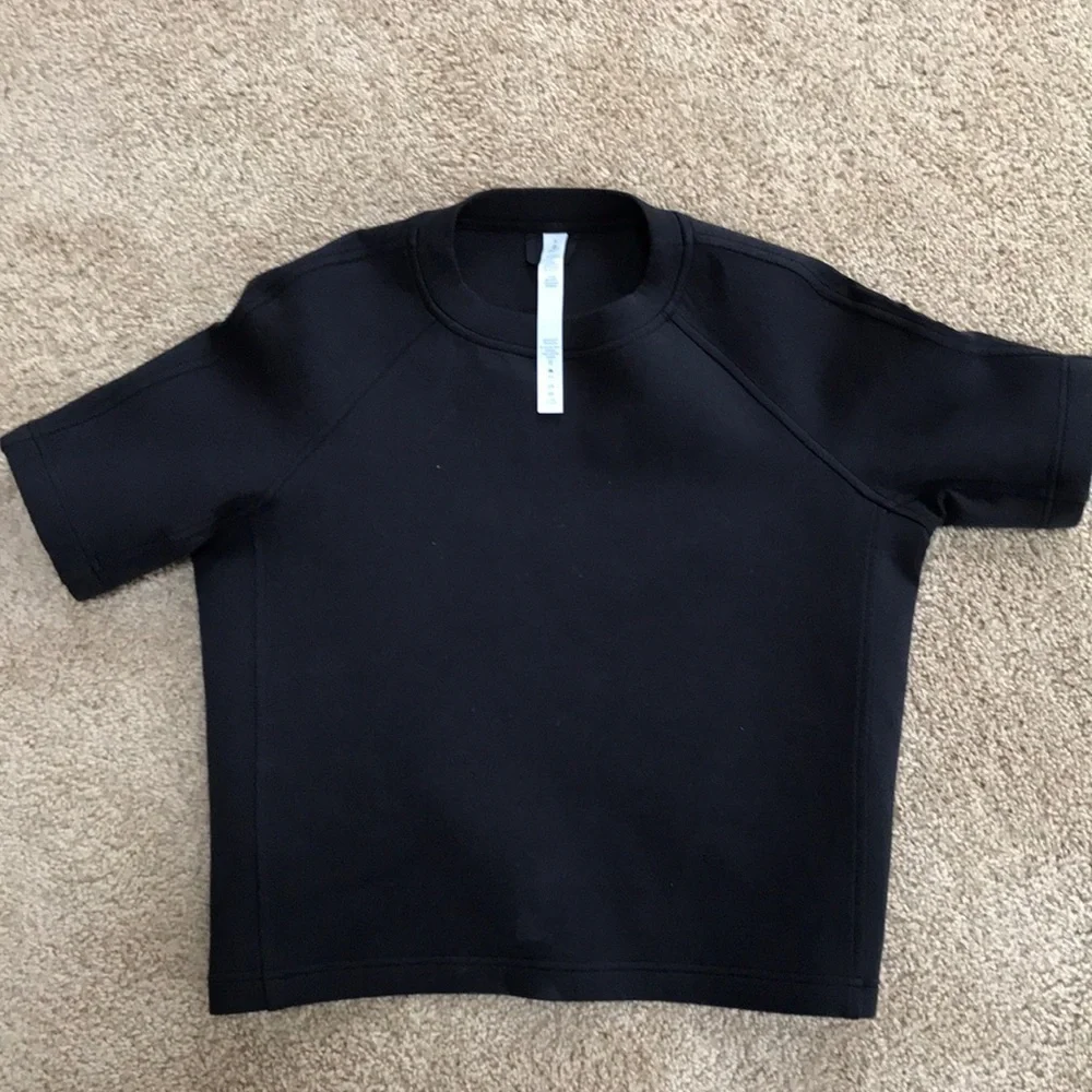 LULULEMON size 4 Black Short short sleeve sports Top